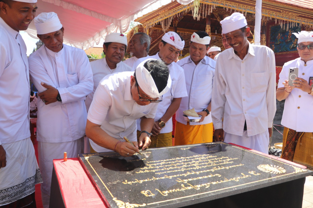 Sekda Badung Bubuhkan Paraf di Prasasti Paibon Pasek Kubayan Menesa Kajanan, Kutuh